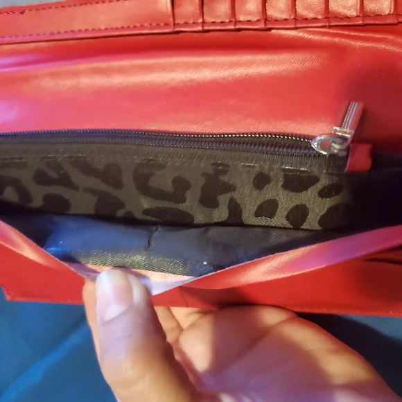 LUX DE VILLE RED SPARKLE WALLET - Picture 11 of 15